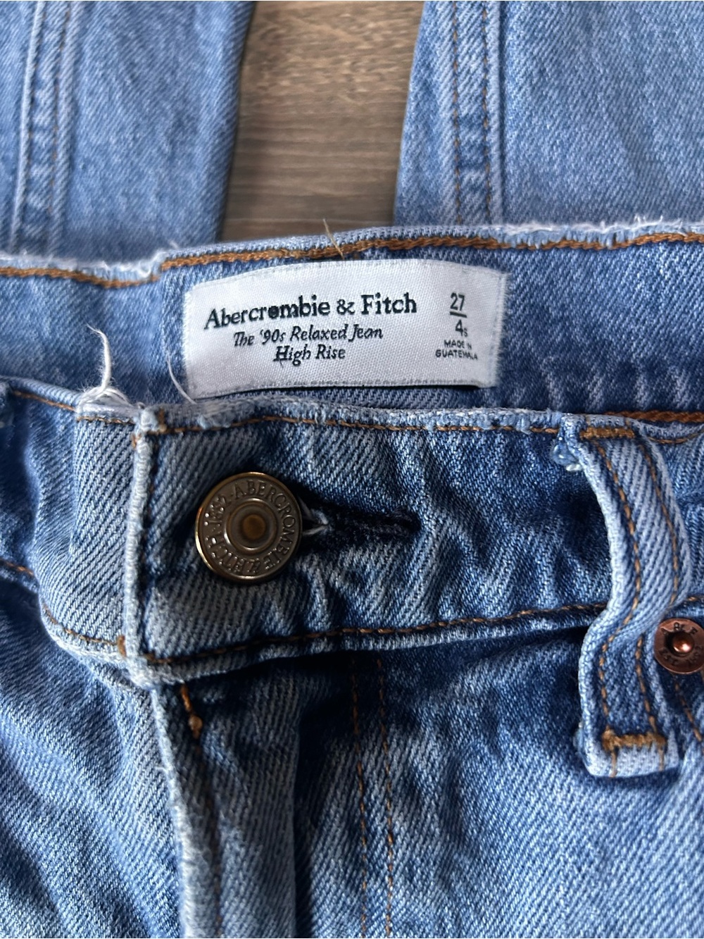 Abercrombie & Fitch Light Blue High-Rise '90s Relaxed Jeans - Picture 3 of 3